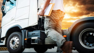 Tır Ehliyeti Alabilmek İçin Neler Gerekli